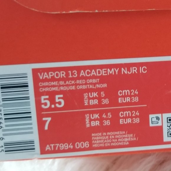 Nike Mercurial Vapor 13 Indoor Soccer Shoes - Picture 8 of 15